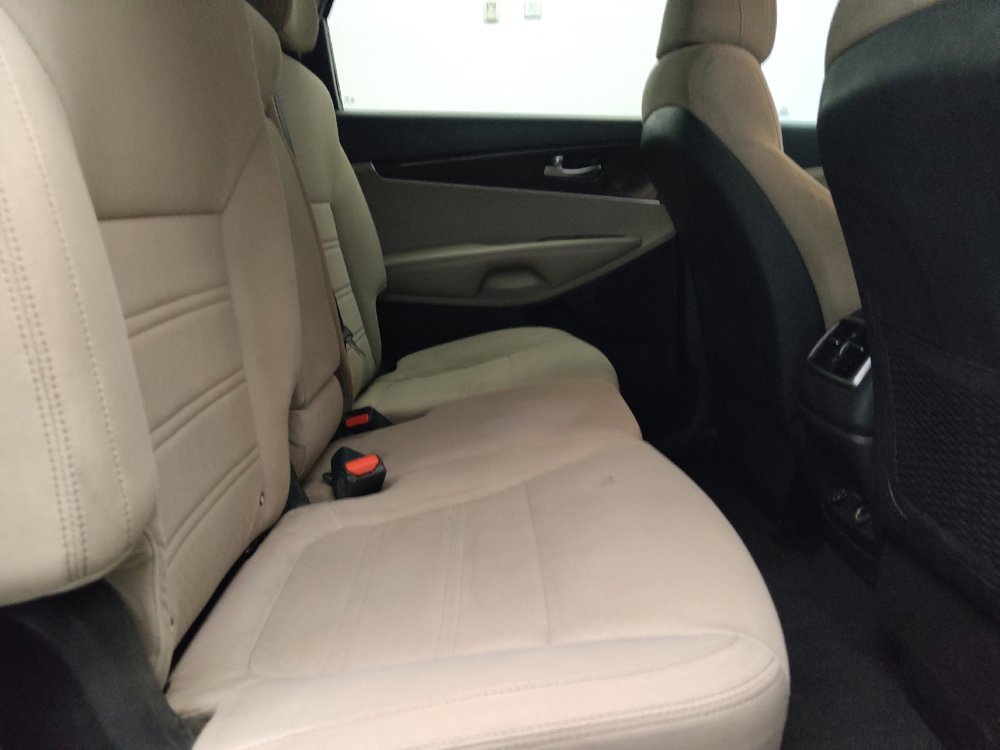 Used 2017 Kia Sorento AWD image 19