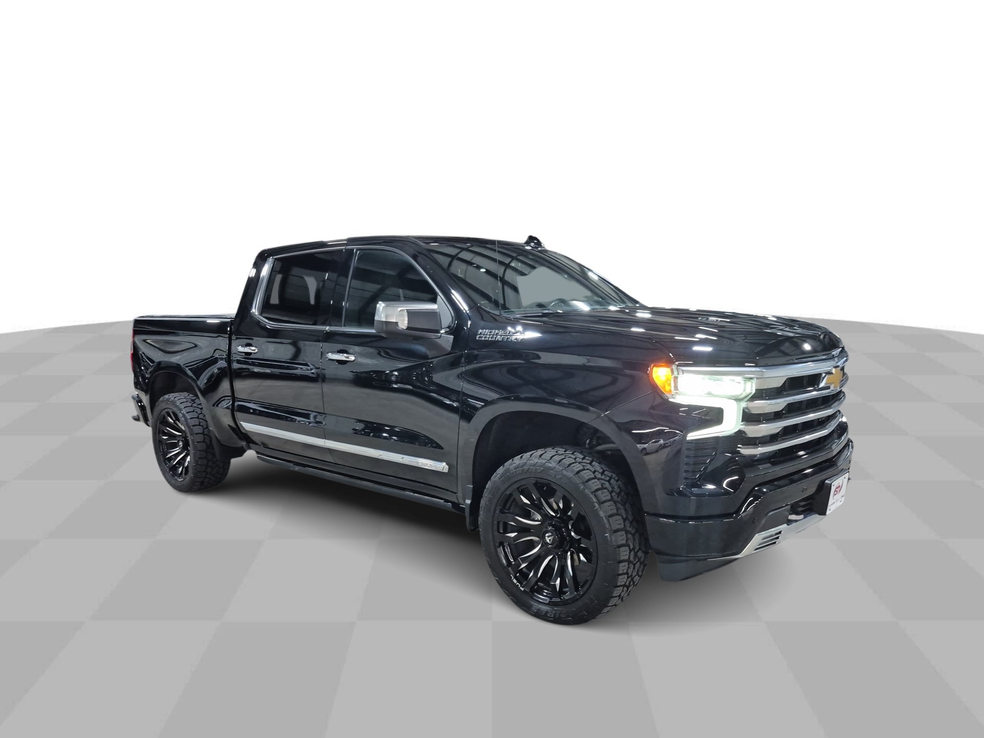 Used 2024 Chevrolet Silverado 1500 High Country w/ High Country Premium Package AWD/4WD image 2