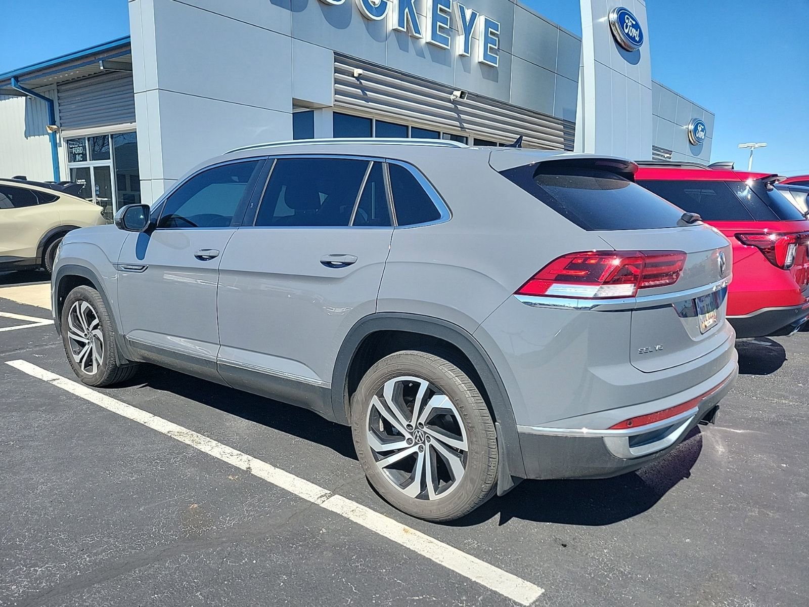 Used 2022 Volkswagen Atlas Cross Sport SEL image 3