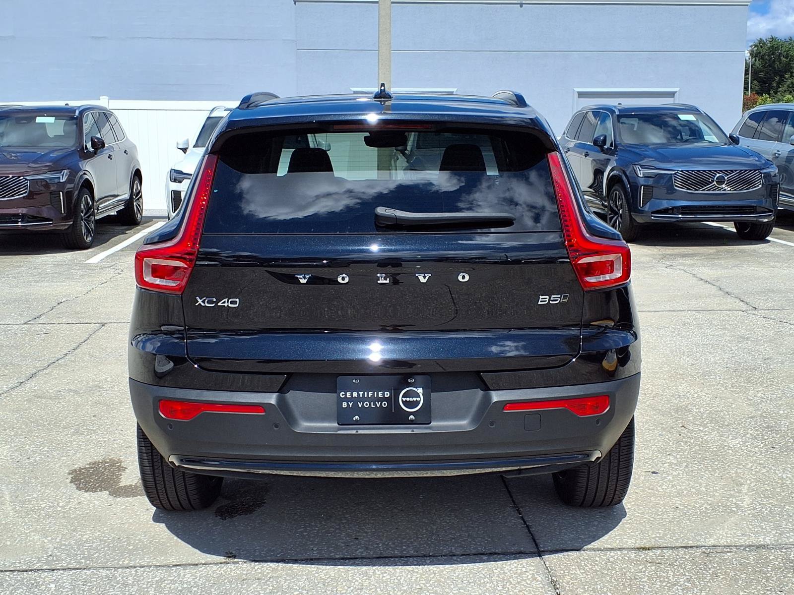 Certified 2025 Volvo XC40 B5 Ultra AWD/4WD image 6