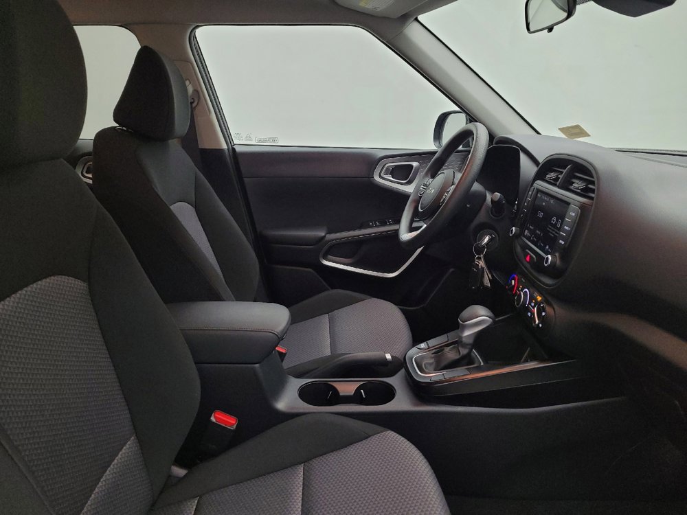 Used 2025 Kia Soul LX w/ LX Technology Package FWD image 21