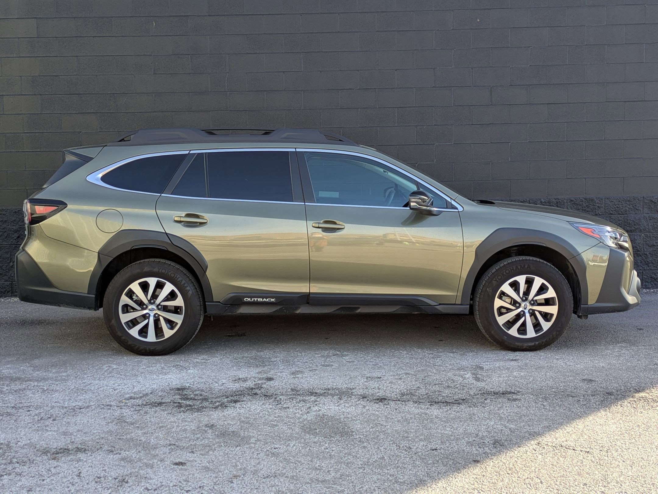 Used 2025 Subaru Outback Premium image 4