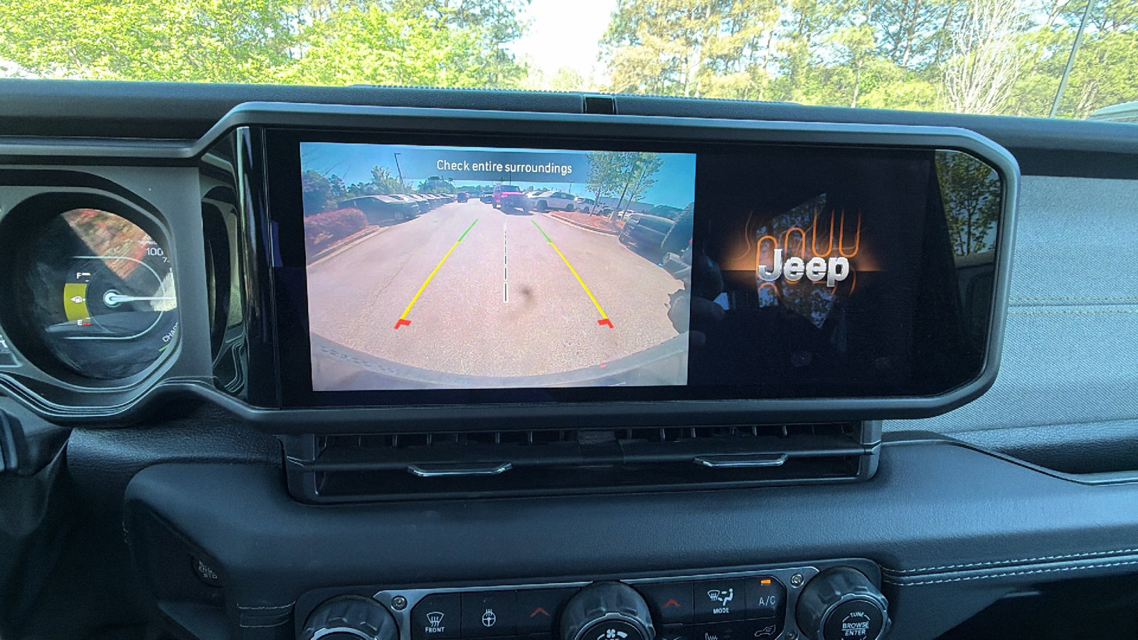 Used 2025 Jeep Wrangler Sahara w/ Safety Group AWD/4WD image 32