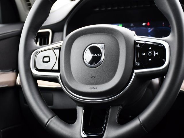 Certified 2025 Volvo XC90 B6 Plus image 19