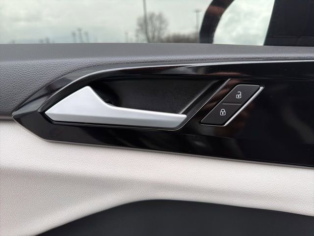 Used 2025 Volkswagen Taos S image 17