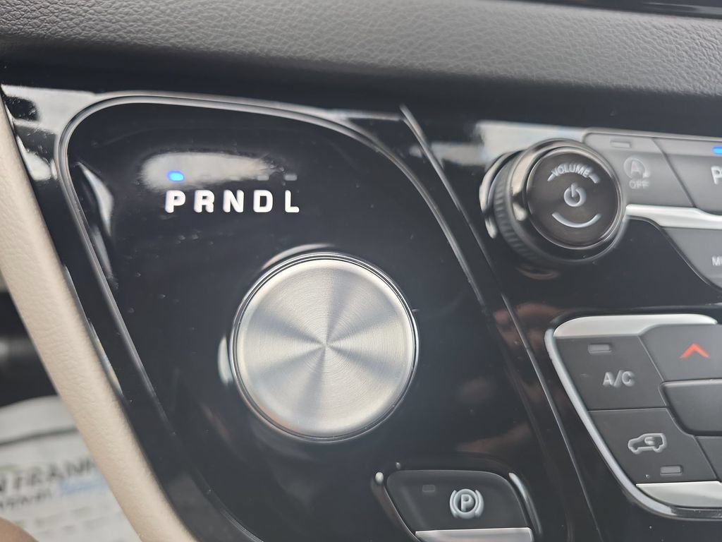 Used 2024 Chrysler Pacifica Touring-L FWD image 19