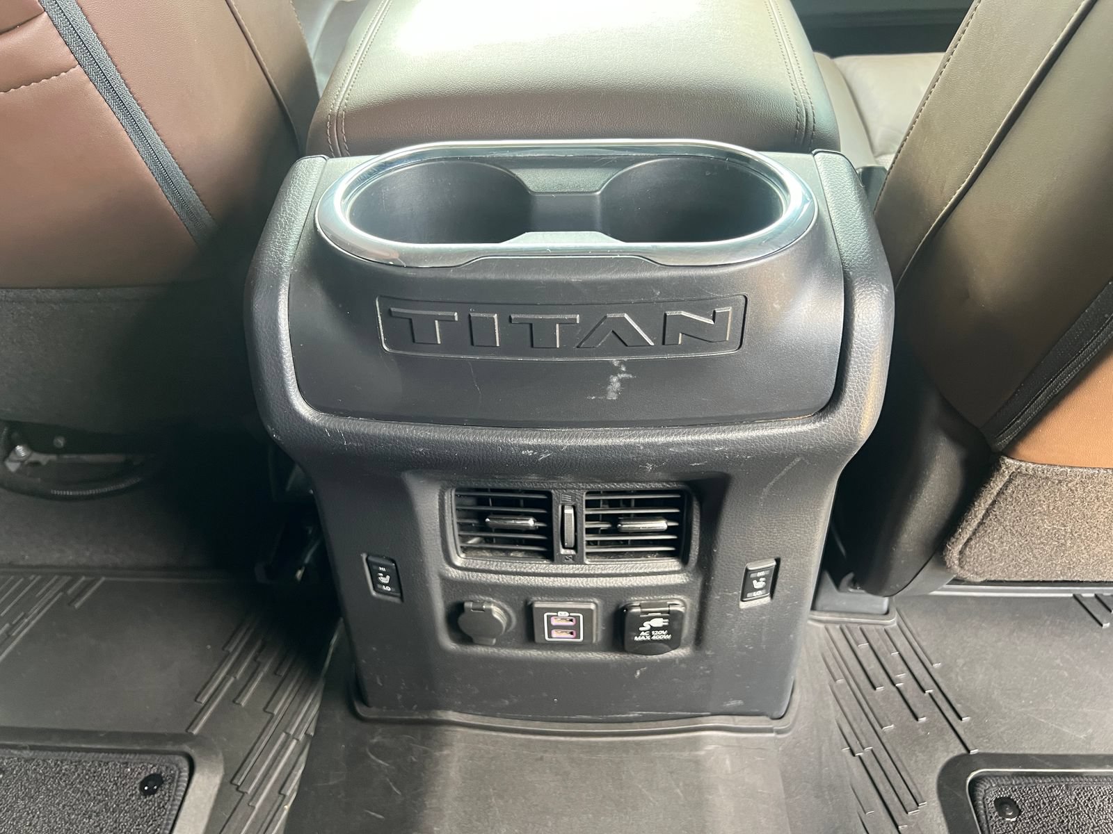 Used 2022 Nissan Titan Platinum Reserve w/ Moonroof Package AWD/4WD image 23