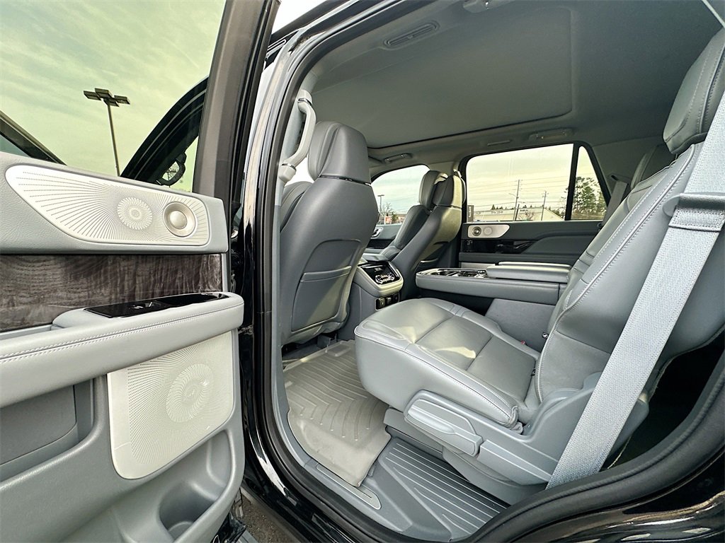 Used 2018 Lincoln Navigator Reserve w/ Technology Package image 17
