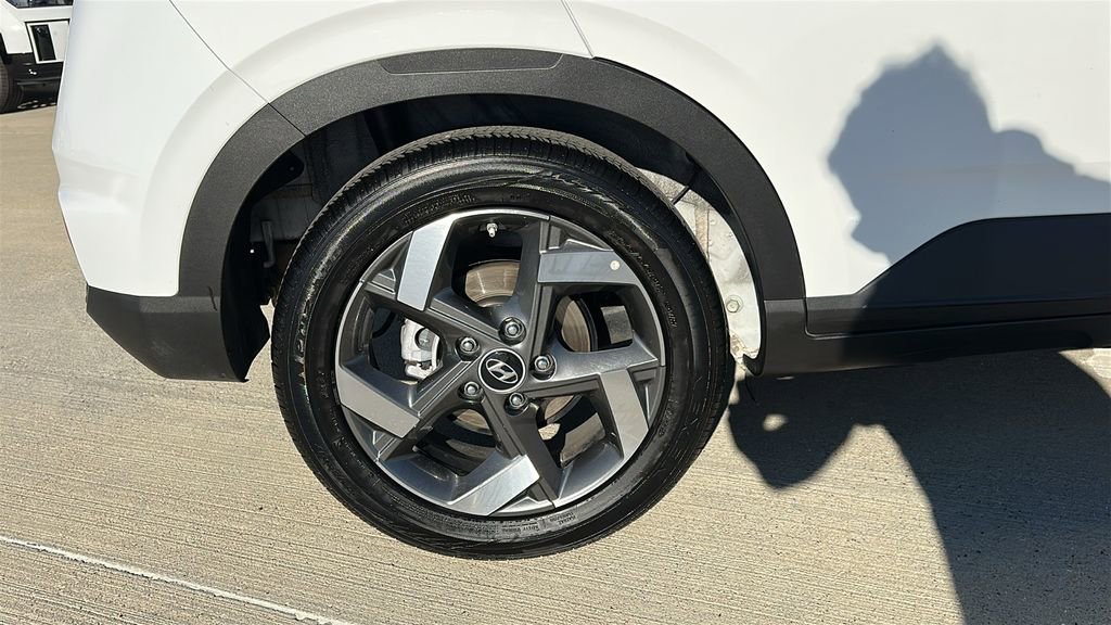 Used 2025 Hyundai Venue SEL image 17
