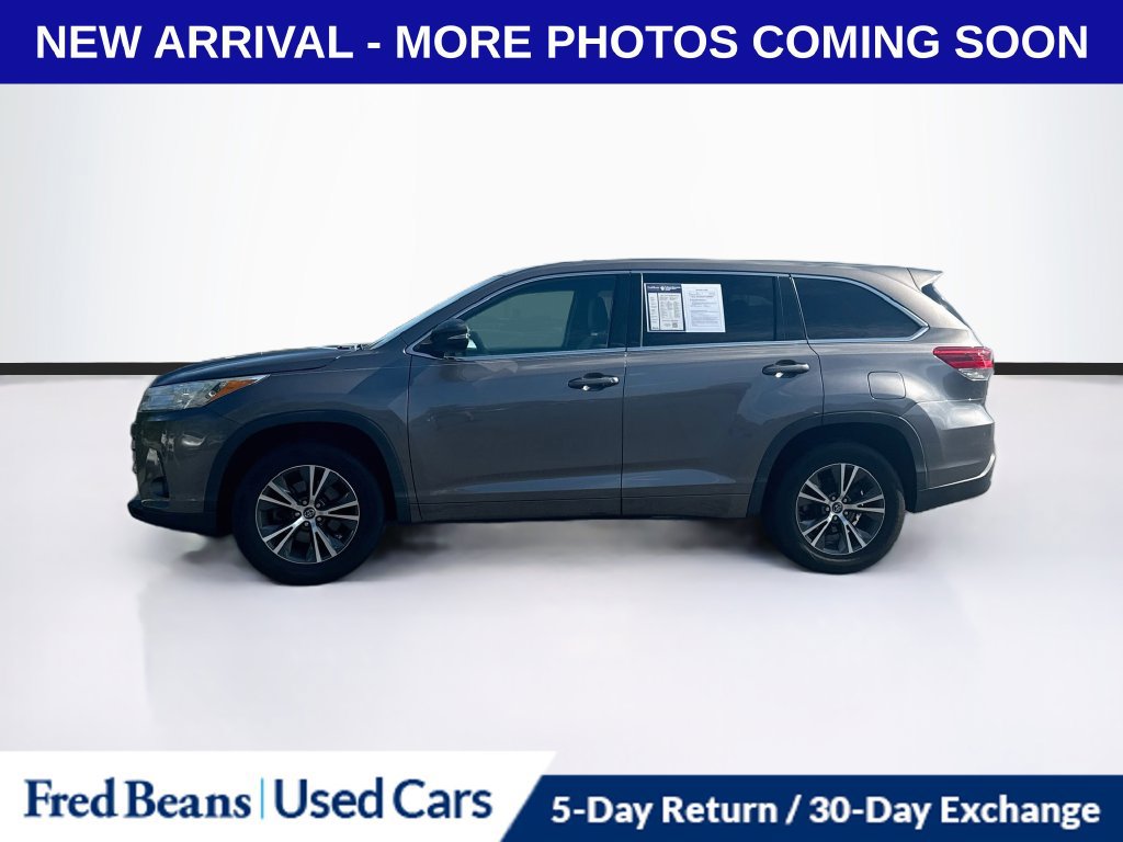 Used 2017 Toyota Highlander LE FWD image 4