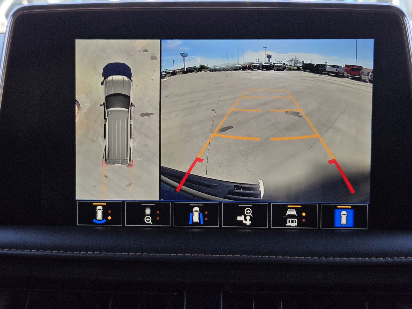 Used 2023 GMC Yukon XL AT4 w/ Technology Package image 21