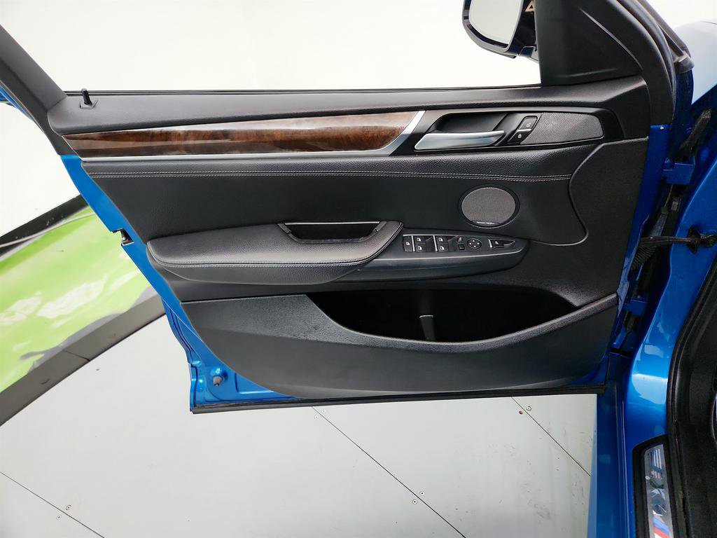 Used 2018 BMW X4 M40i image 25