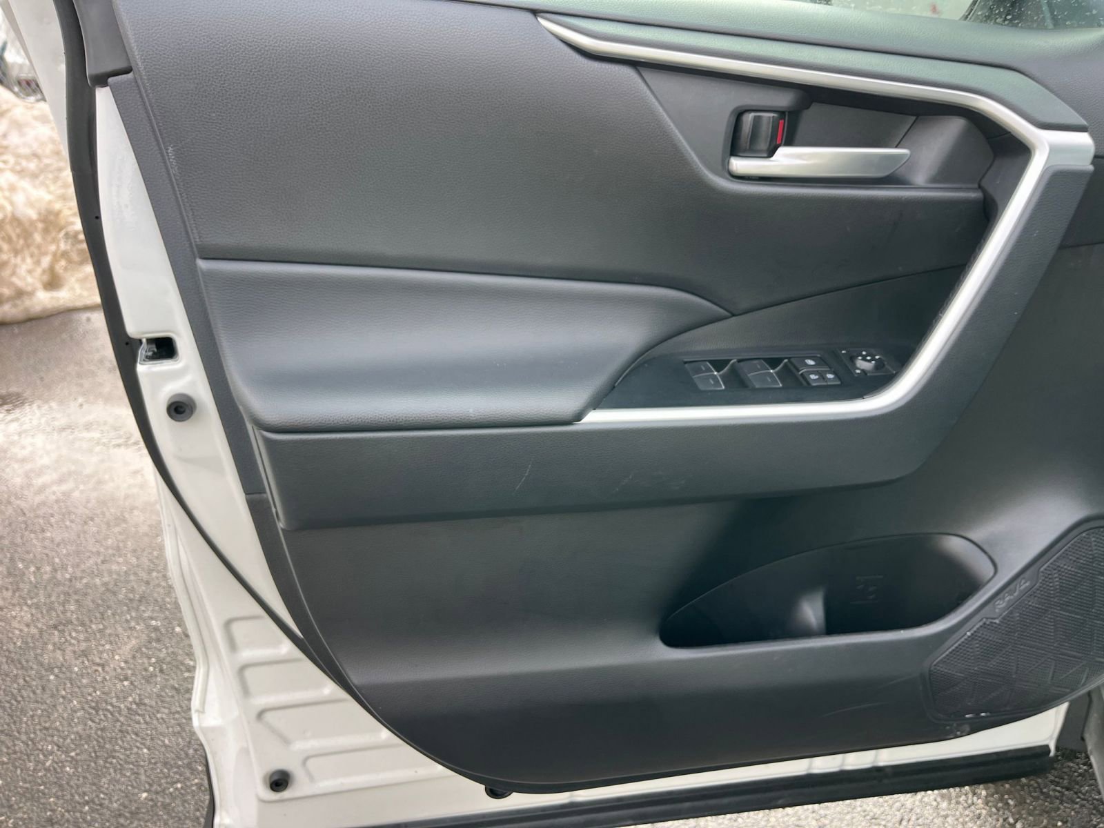Used 2025 Toyota RAV4 XLE w/ Weather Package image 18