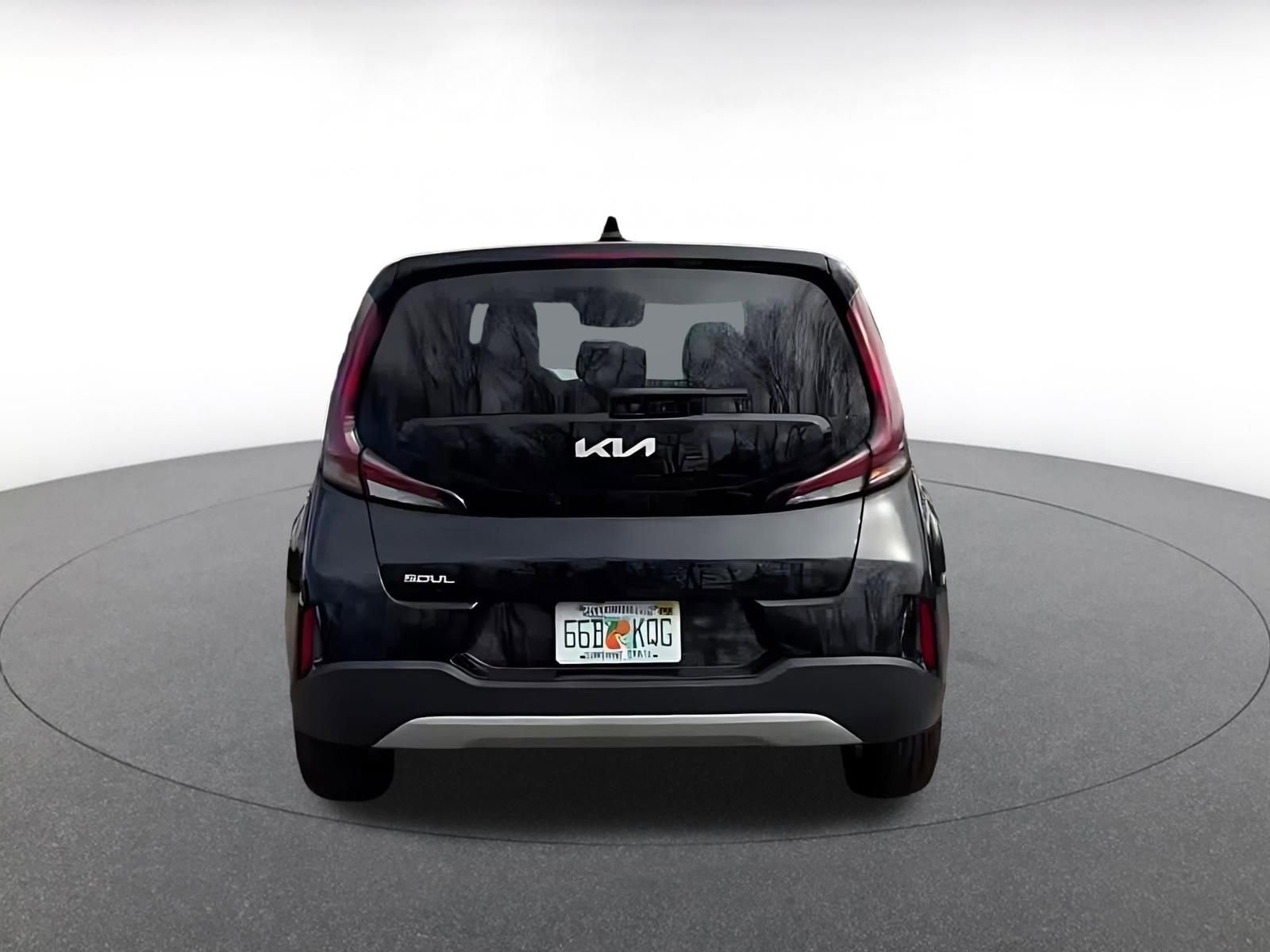 Used 2025 Kia Soul LX w/ LX Technology Package FWD image 12