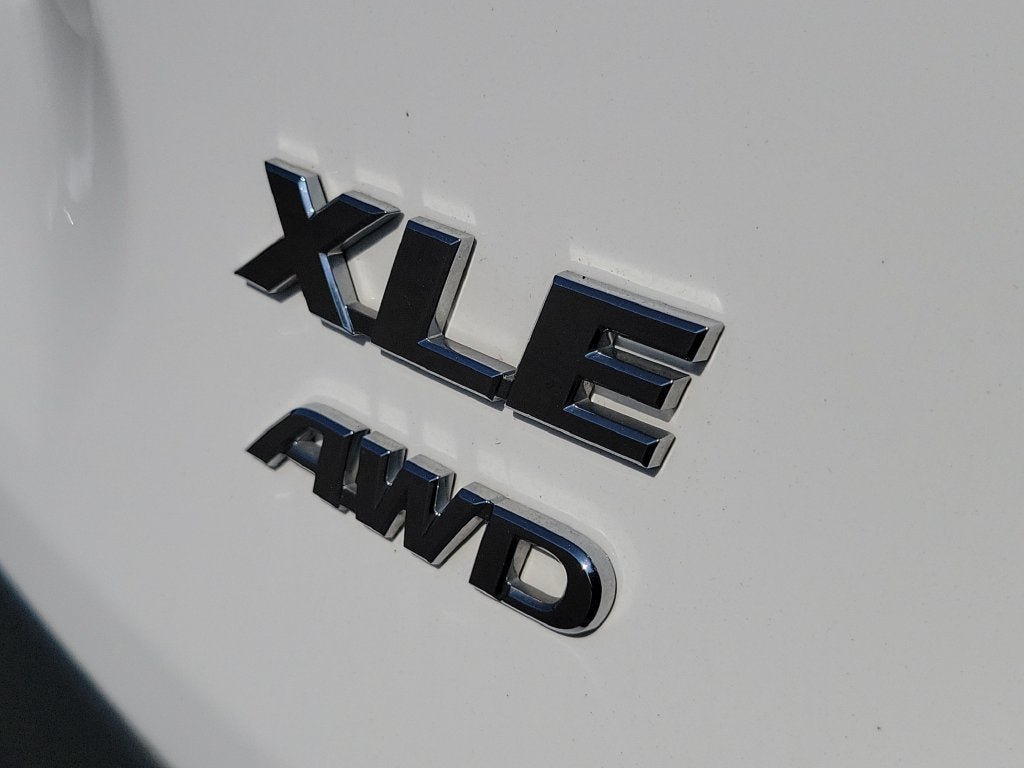 Used 2025 Toyota RAV4 XLE AWD/4WD image 8
