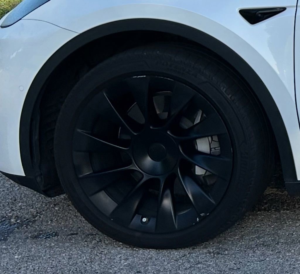 Used 2022 Tesla Model Y Long Range image 9