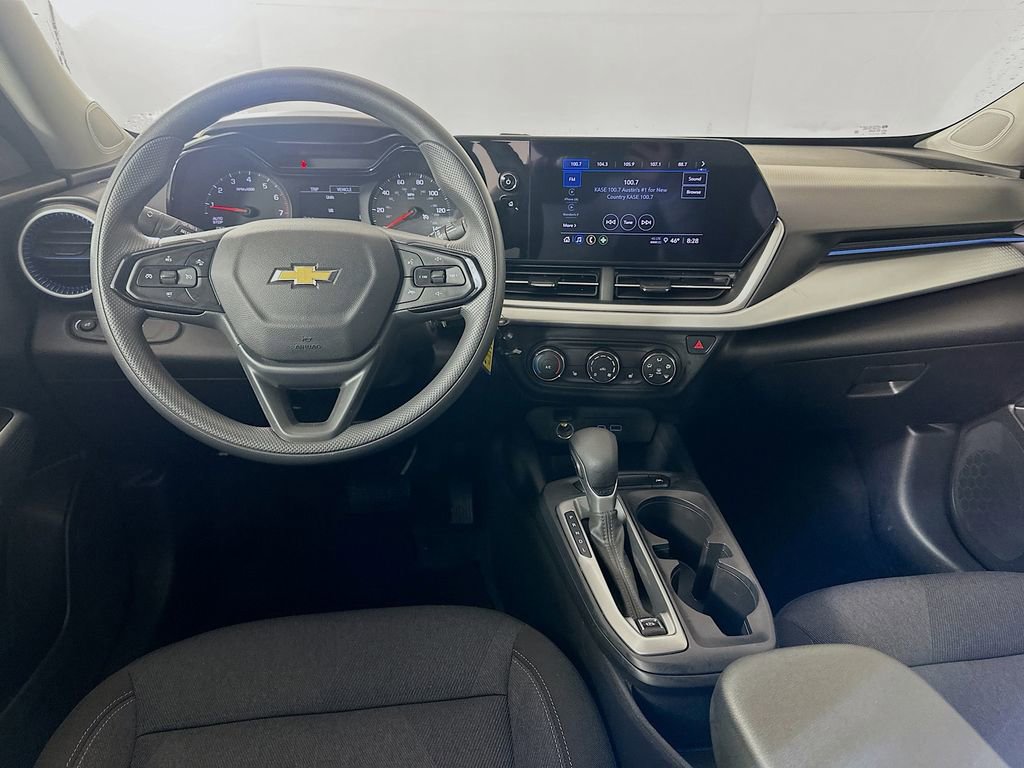 Used 2025 Chevrolet Trax LS w/ LS Convenience Package image 21
