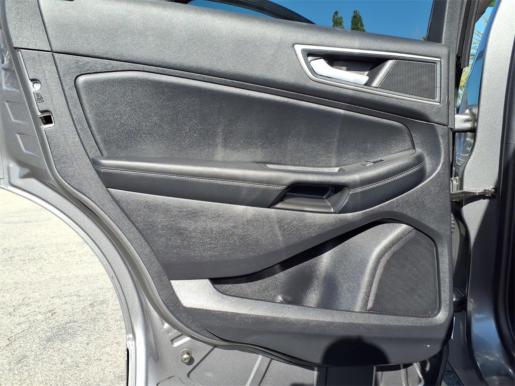 Used 2021 Ford Edge SEL w/ Convenience Package image 22