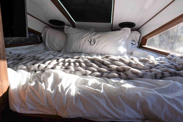 Used 2022 Ford F550 4x4 Crew Cab Super Duty w/ Power Equipment Group image 65