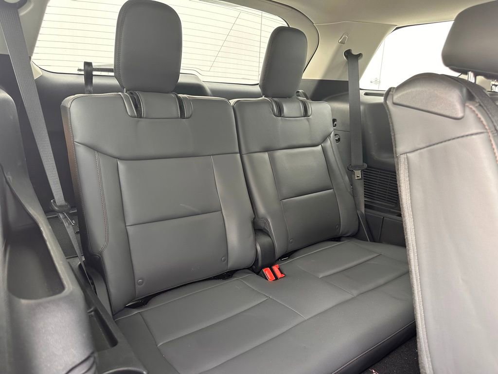 Used 2025 Ford Explorer Active w/ Active Comfort Package image 18