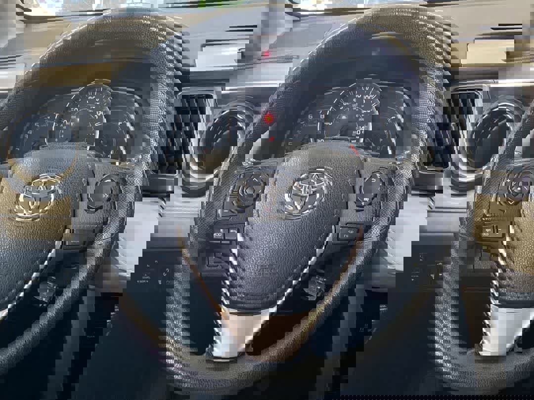 Used 2015 Toyota RAV4 LE image 17