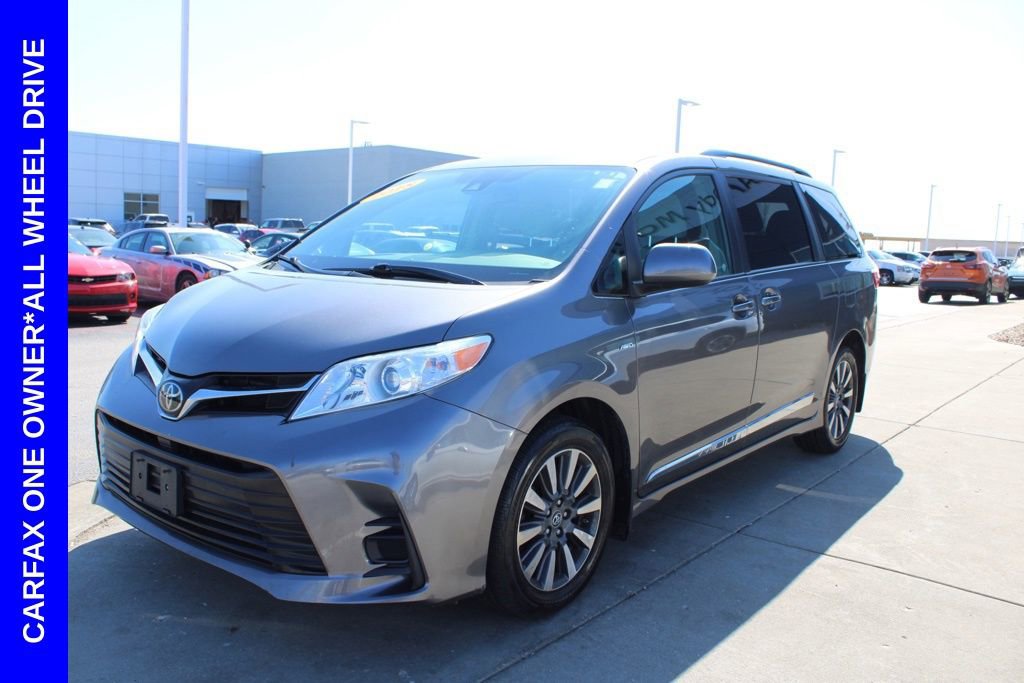 Used 2018 Toyota Sienna LE image 3