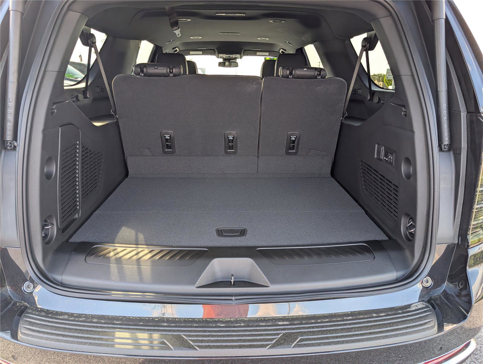 New 2026 Chevrolet Suburban LT w/ Comfort Package AWD/4WD image 9