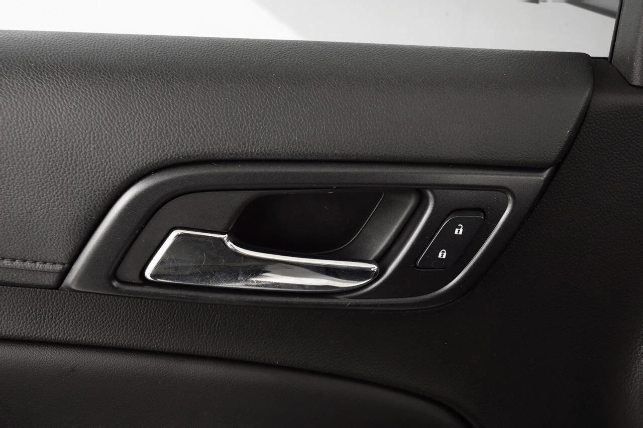 Used 2017 Chevrolet Suburban LT w/ LT Signature Package image 41