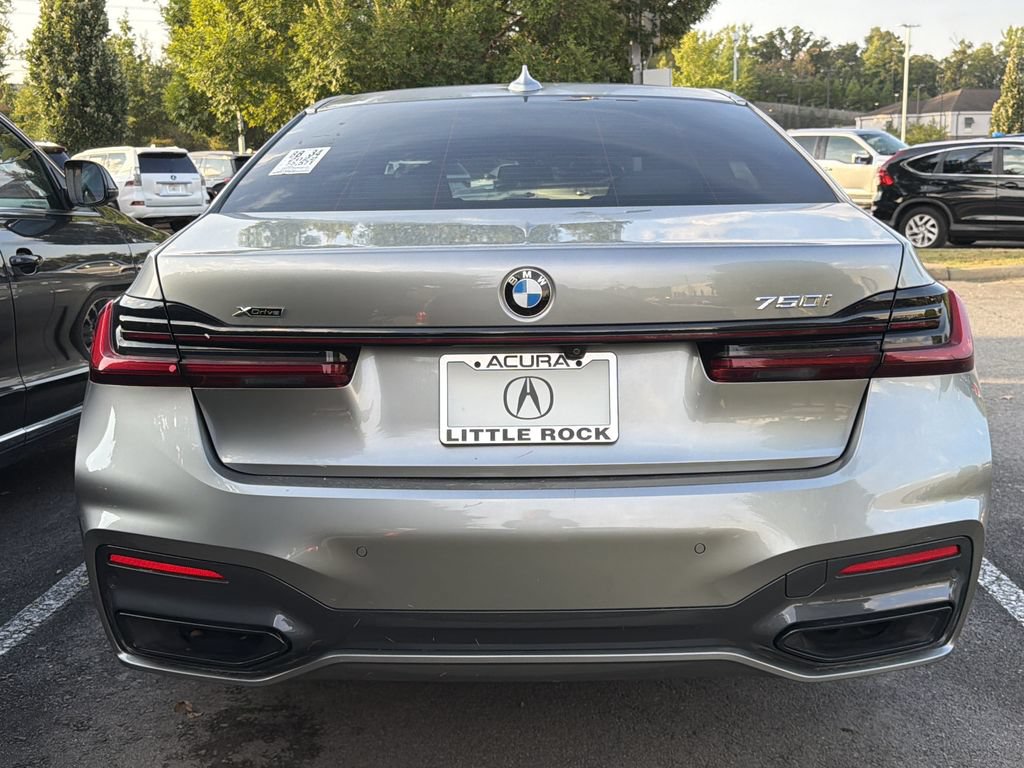 Used 2022 BMW 750i xDrive w/ M Sport Package AWD/4WD image 4