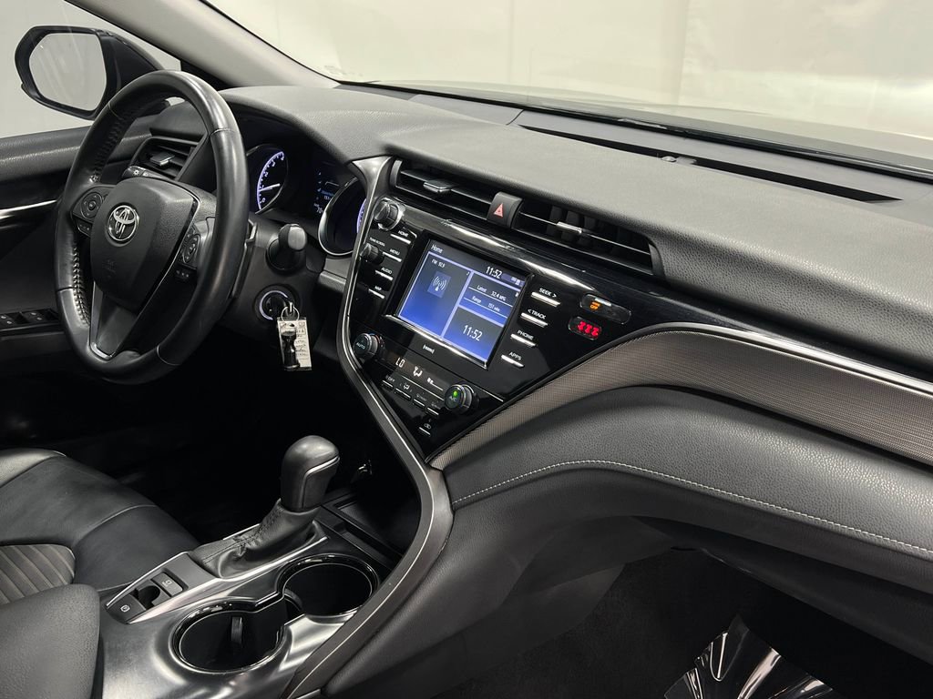 Used 2020 Toyota Camry SE image 18