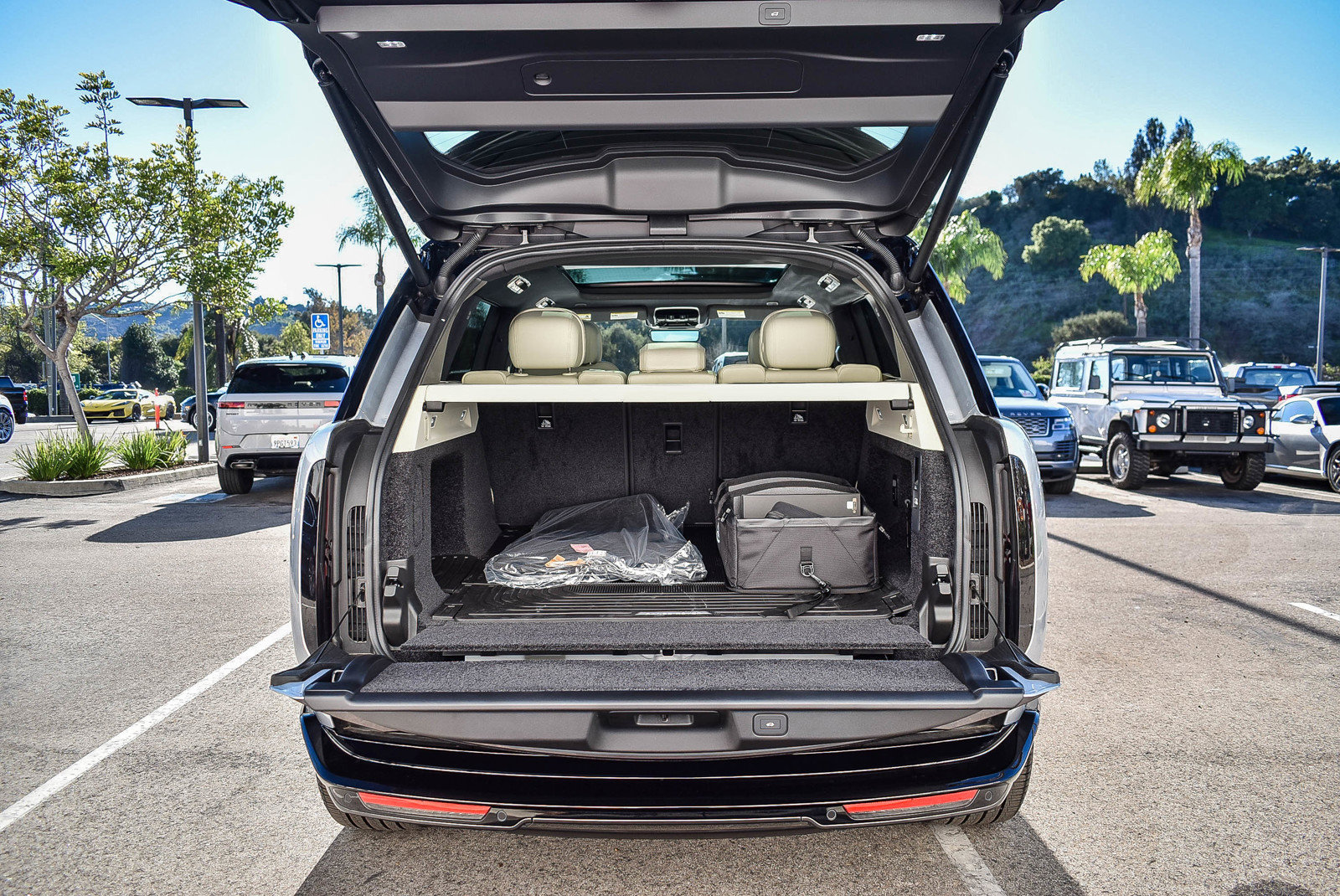 Used 2025 Land Rover Range Rover SE image 26