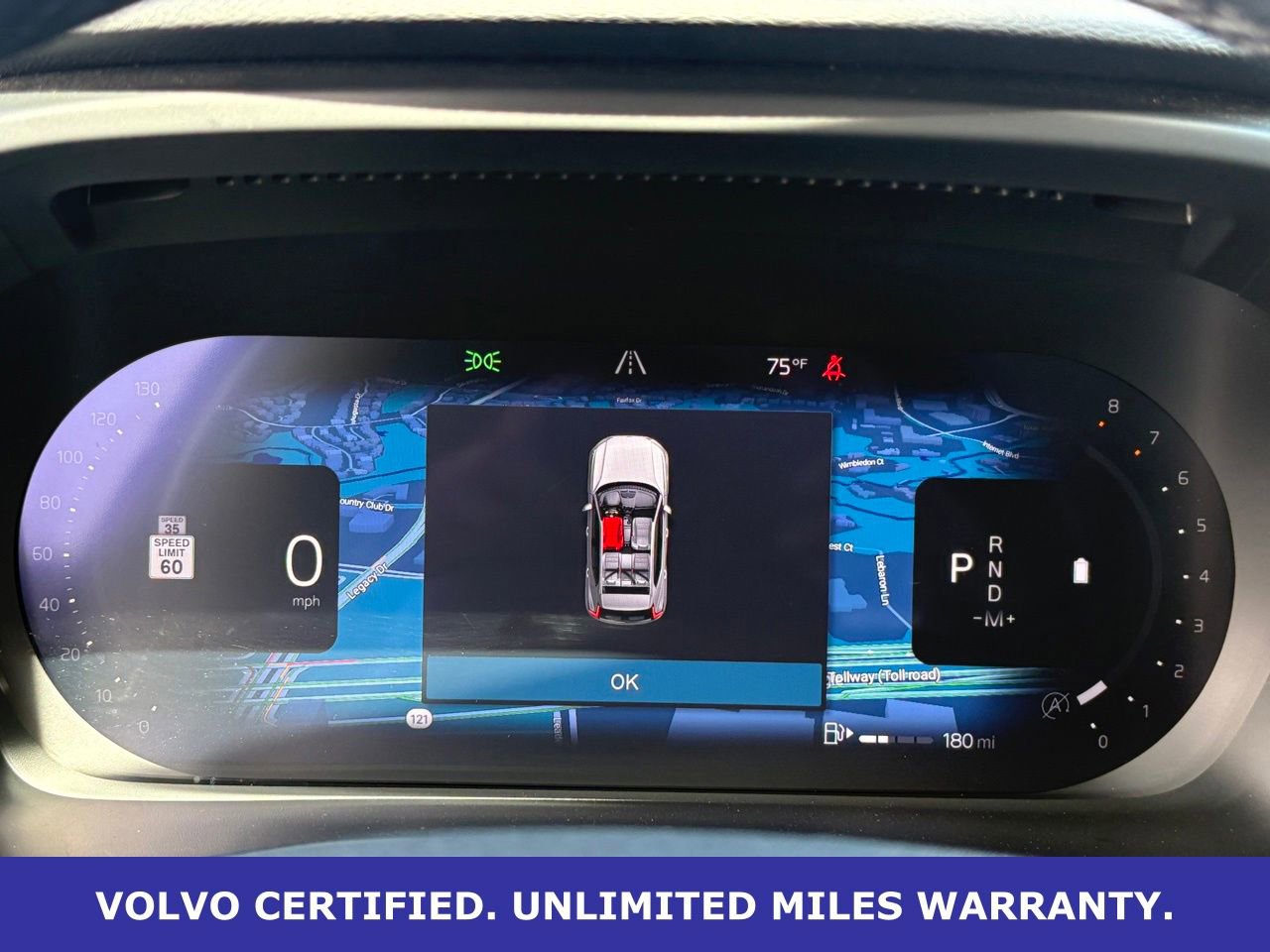 Certified 2025 Volvo XC40 B5 Plus AWD/4WD image 17