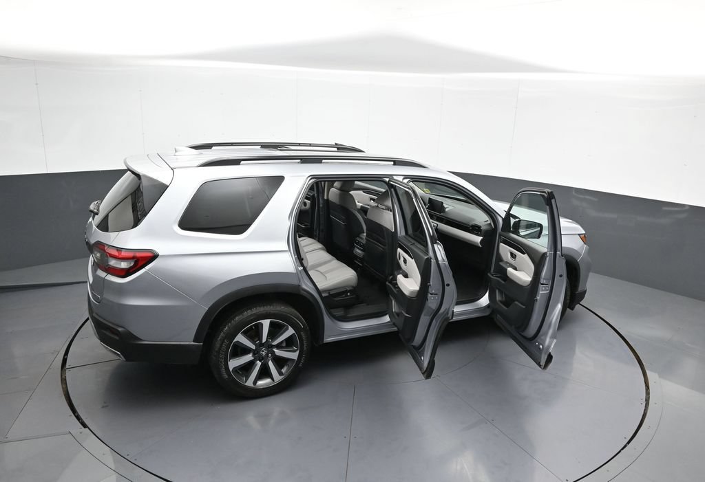 Certified 2023 Honda Pilot Touring image 51