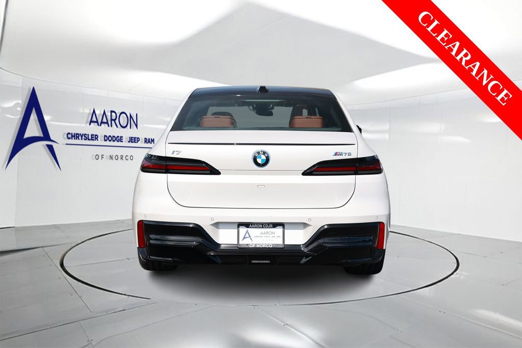 Used 2025 BMW i7 M70 w/ Executive Package image 3