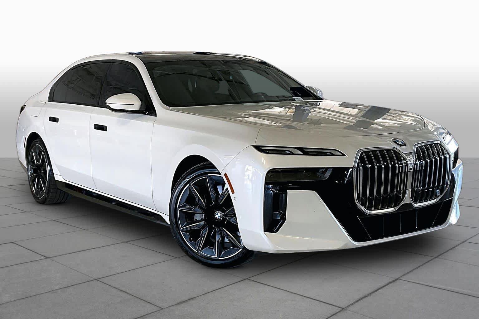 Used 2023 BMW 760i xDrive AWD/4WD image 2