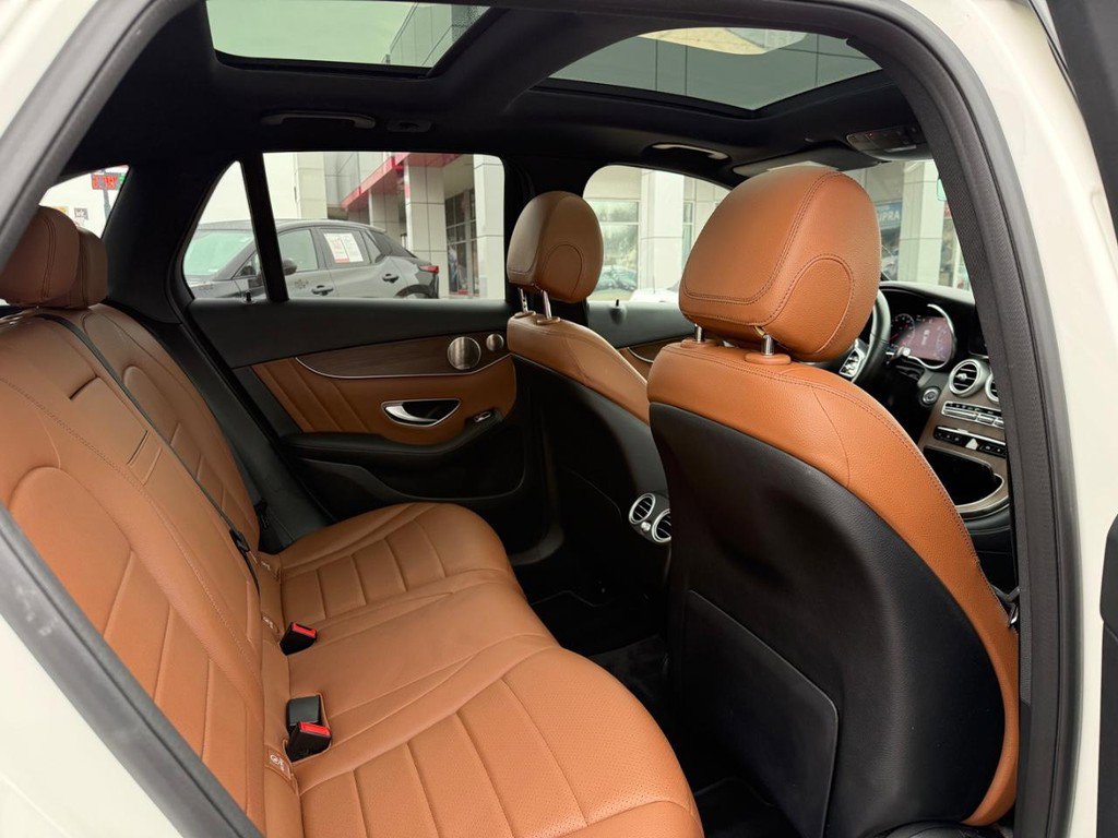 Used 2021 Mercedes-Benz GLC 300 4MATIC image 11