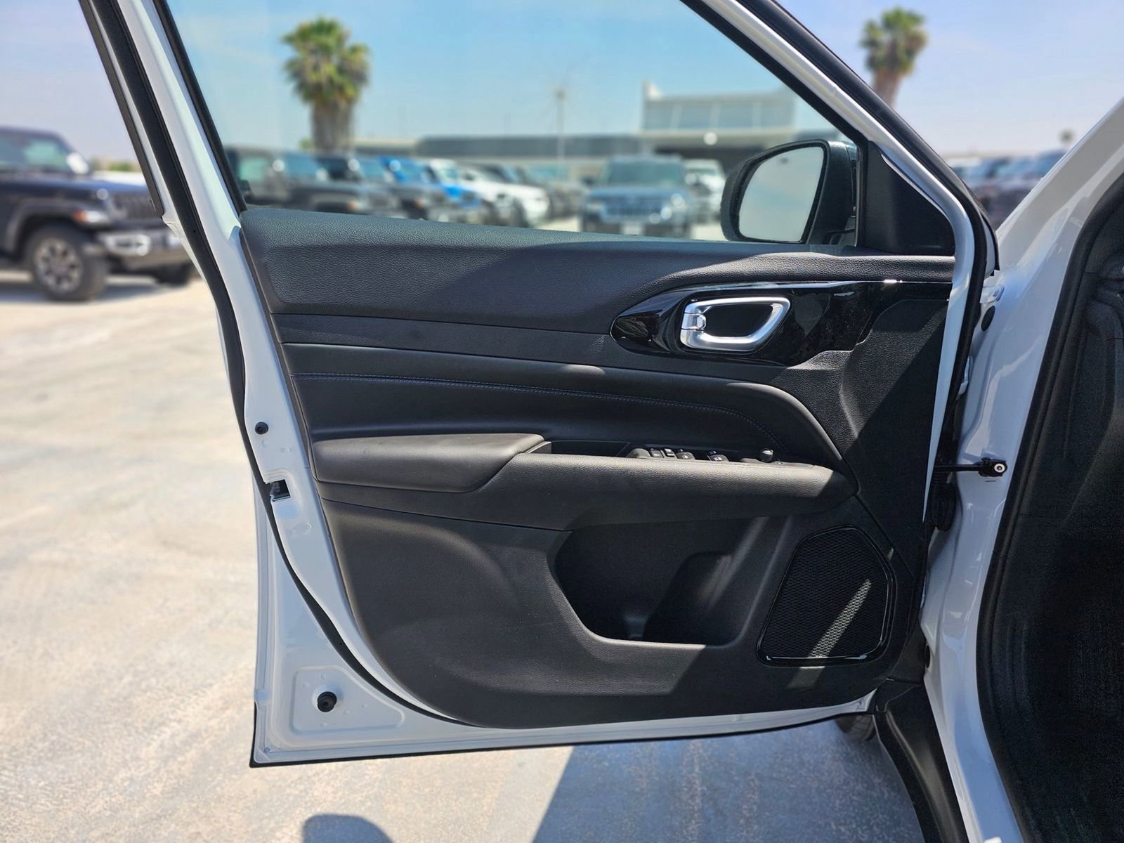 New 2026 Jeep Compass Latitude AWD/4WD image 25
