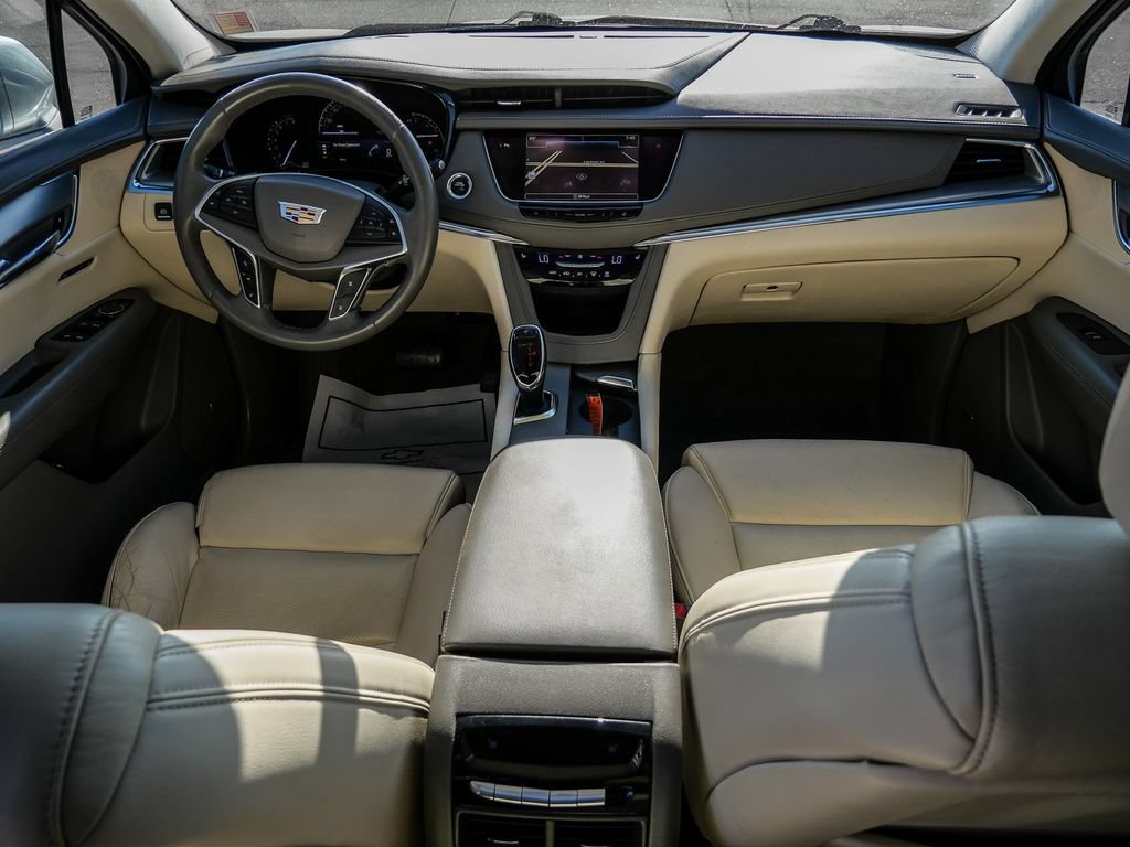 Used 2017 Cadillac XT5 Luxury w/ Driver Awareness Package FWD image 28