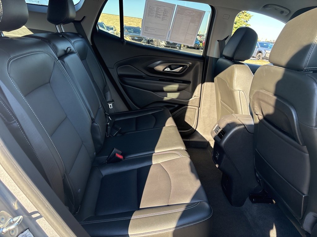 Used 2024 GMC Terrain SLT image 11