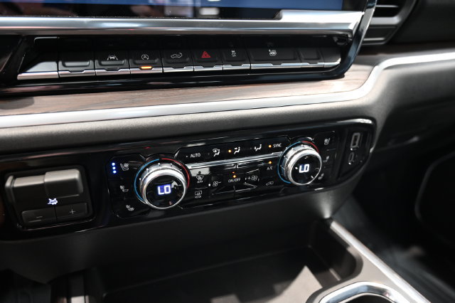 New 2026 GMC Sierra 1500 SLT w/ SLT Premium Package AWD/4WD image 20