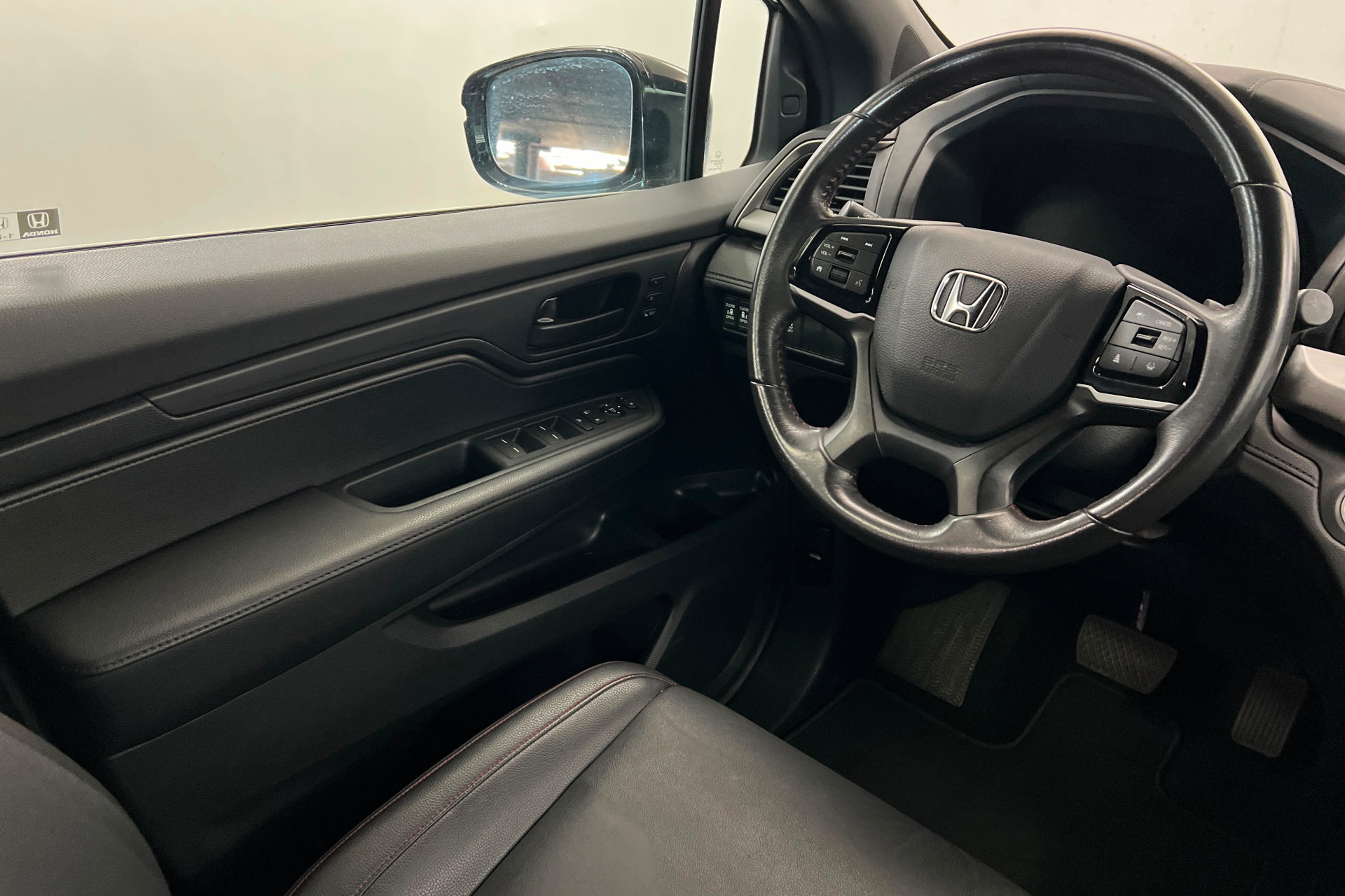 Used 2025 Honda Odyssey Sport-L image 12