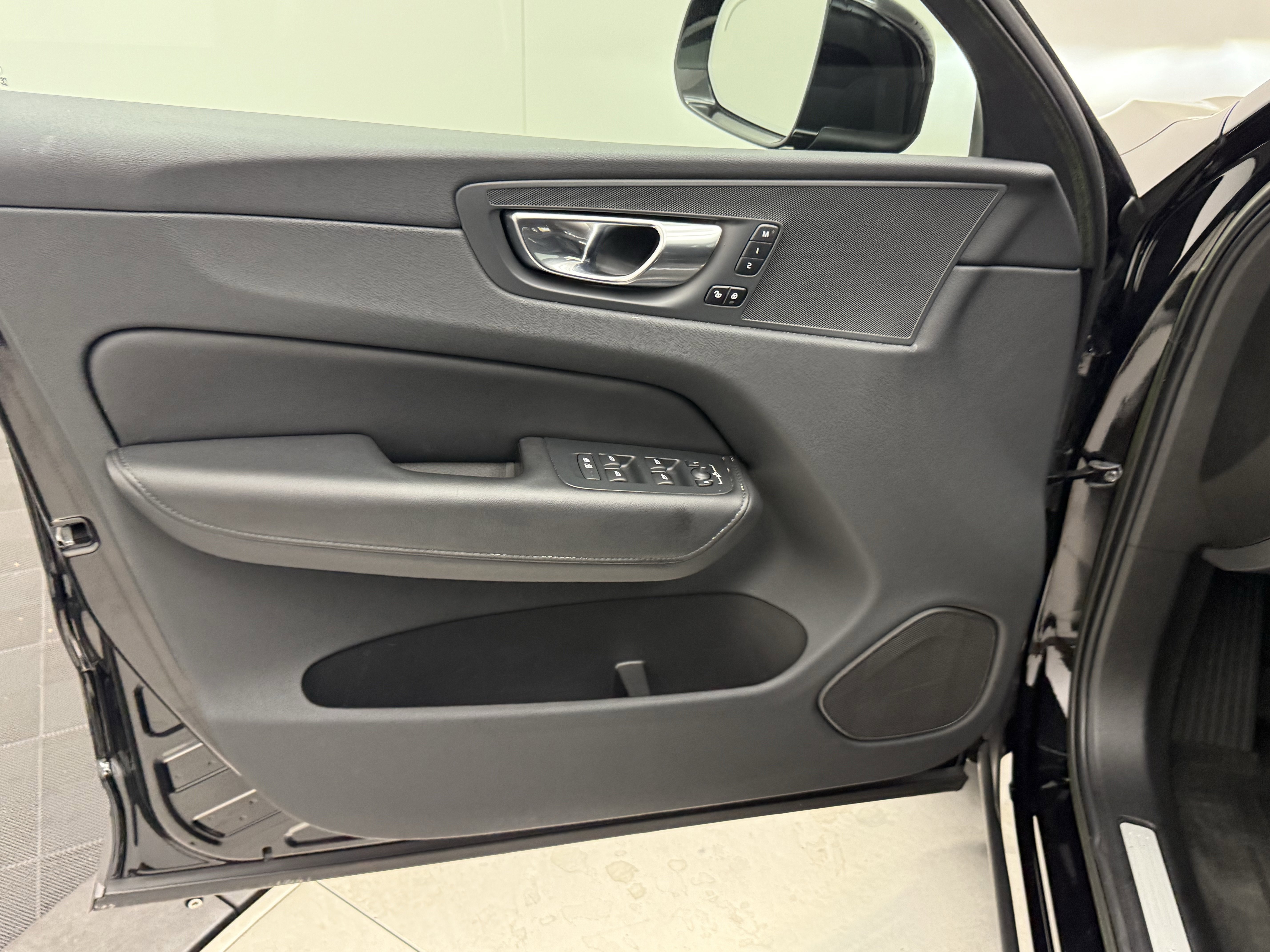 Certified 2023 Volvo XC60 B5 Plus w/ Climate Package AWD/4WD image 10