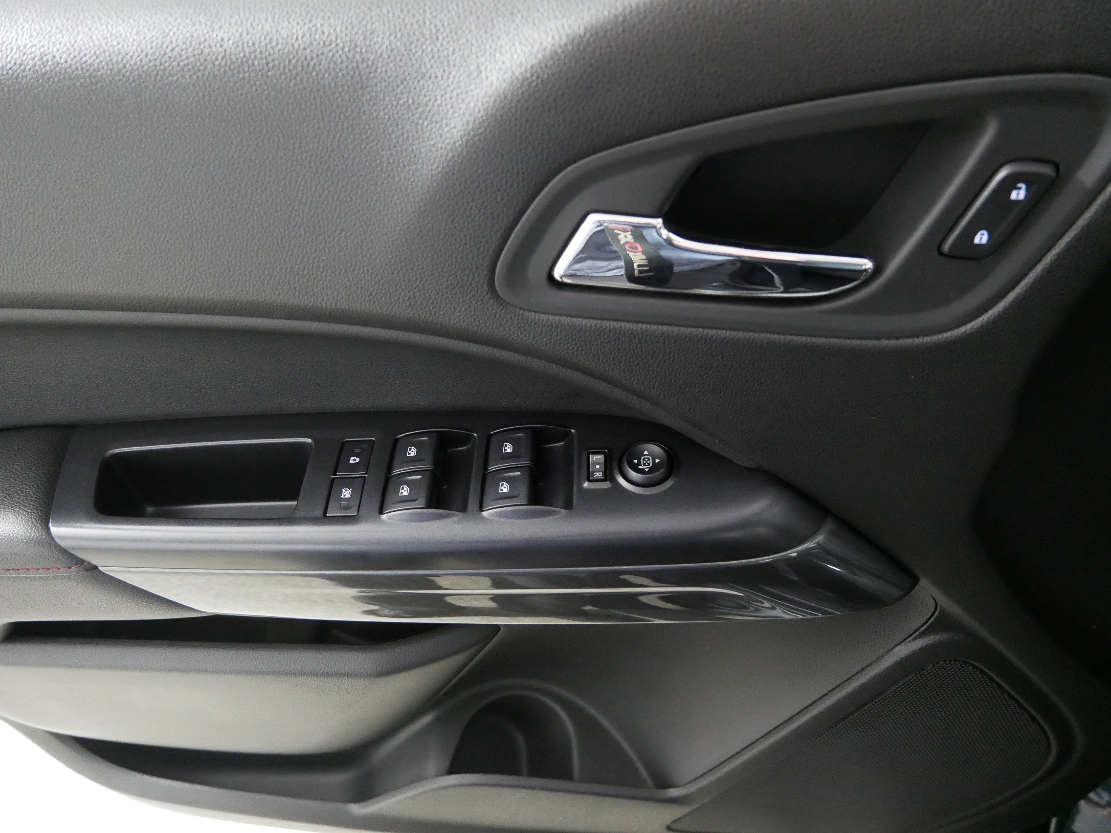 Used 2015 GMC Canyon SLE w/ All-Terrain Package image 19