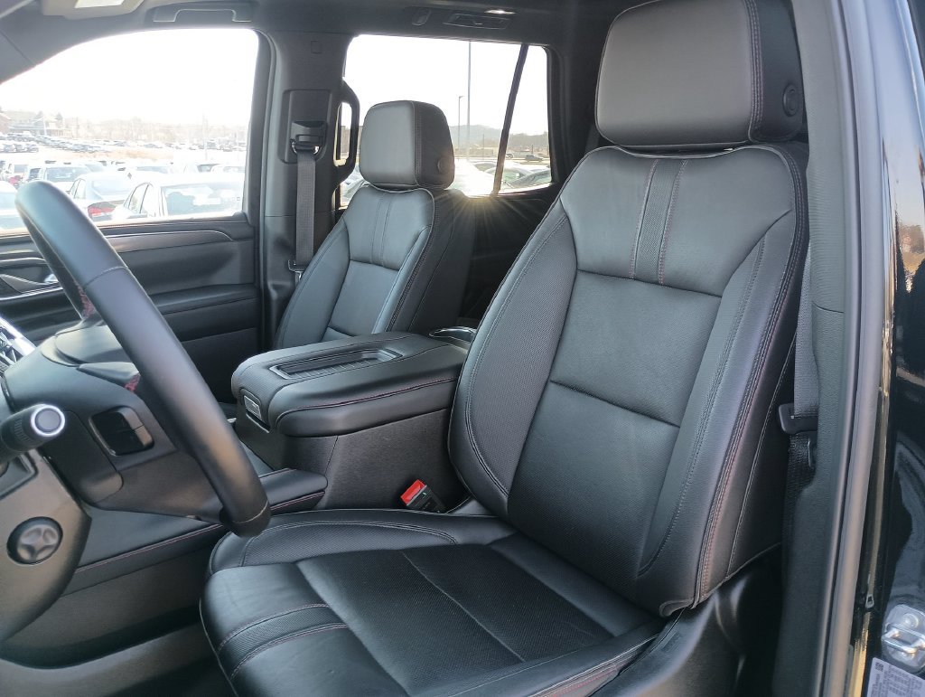 Used 2024 Chevrolet Tahoe RST w/ Luxury Package AWD/4WD image 17