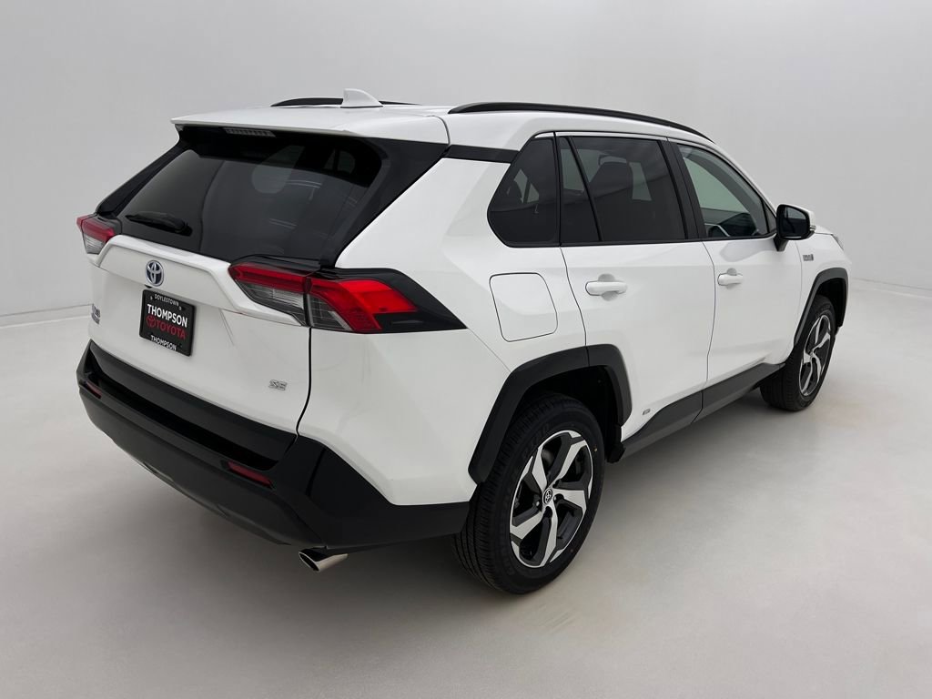 Used 2023 Toyota RAV4 SE w/ Weather & Moonroof Package image 7