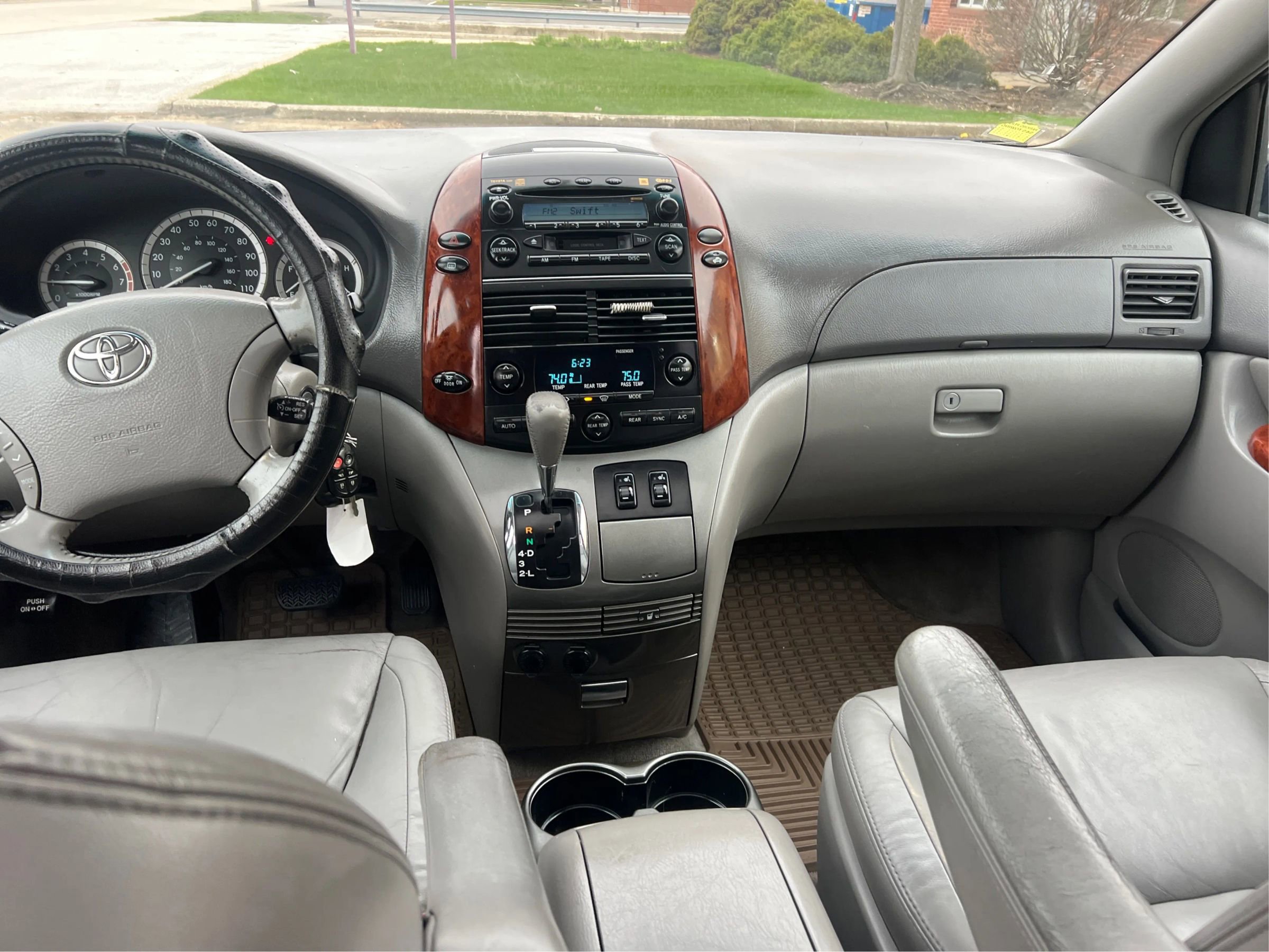 Used 2005 Toyota Sienna XLE image 16