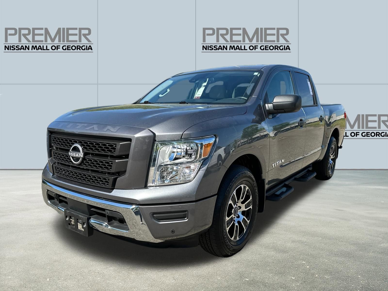 Used 2024 Nissan Titan SV w/ SV Convenience Package image 1
