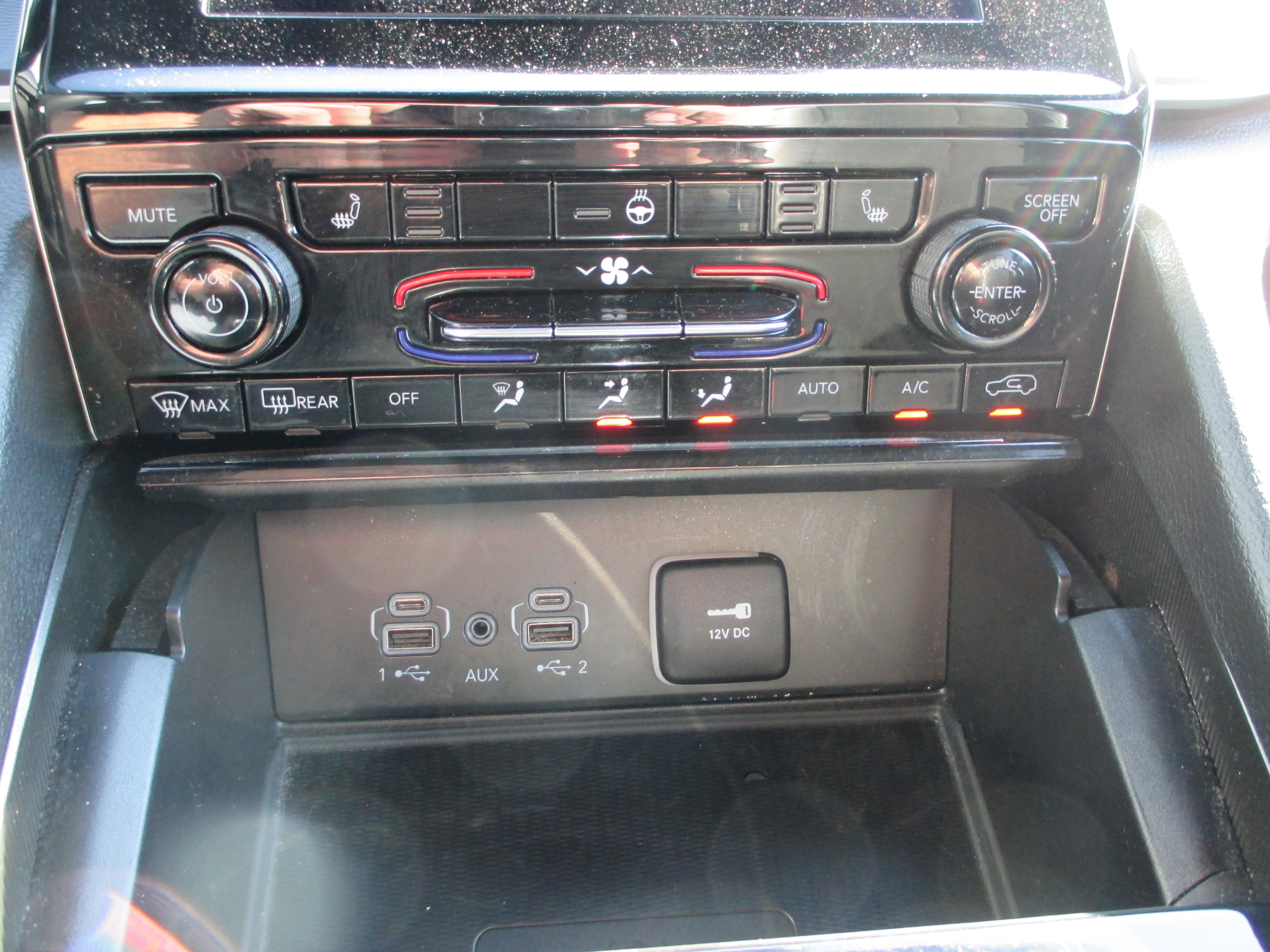 Used 2024 Jeep Grand Cherokee L Laredo image 16