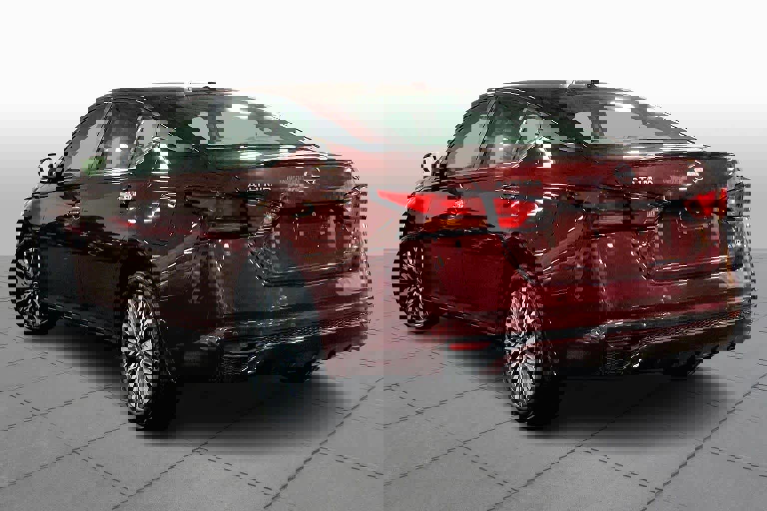 Used 2024 Nissan Altima 2.5 SV image 12