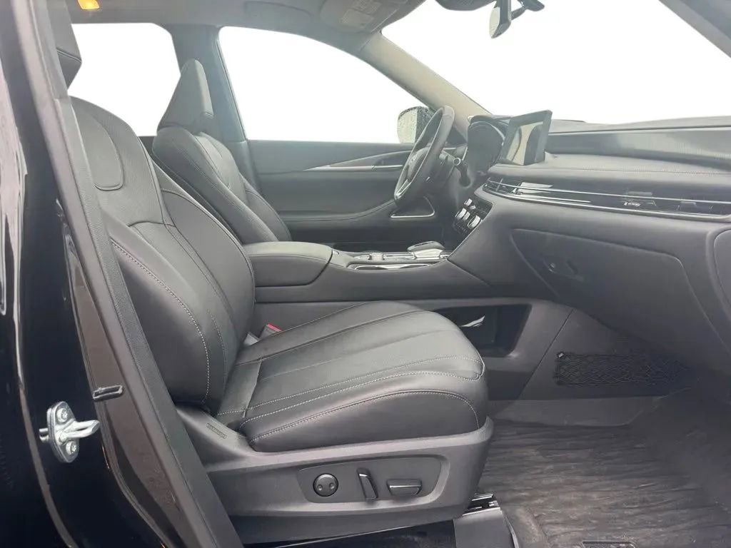Used 2025 INFINITI QX60 Luxe w/ Cargo Package AWD/4WD image 14